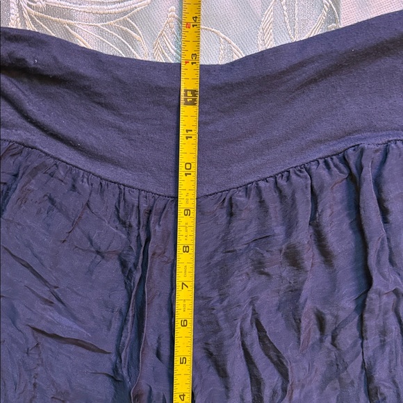 Flouncy, Fully Lined, Large Elastic Waist Band - Size Large - Picture 6 of 10